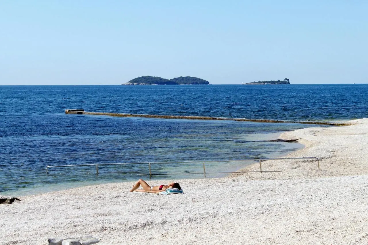 Apartments By The Sea Rovinj - 3373