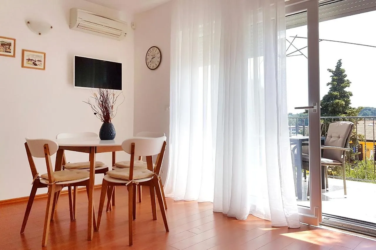 Apartments By The Sea Rovinj - 3373