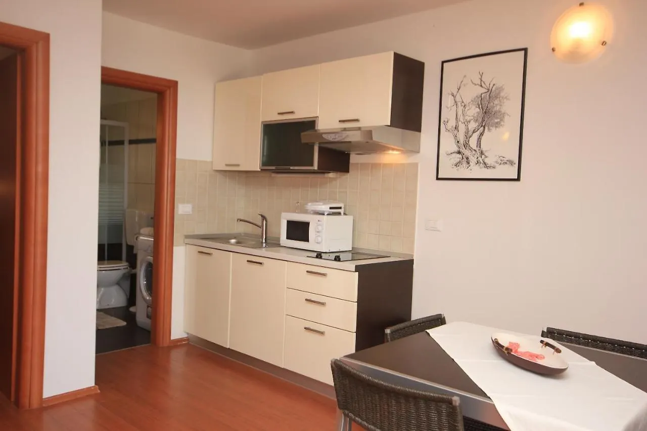 Apartments By The Sea Rovinj - 3373