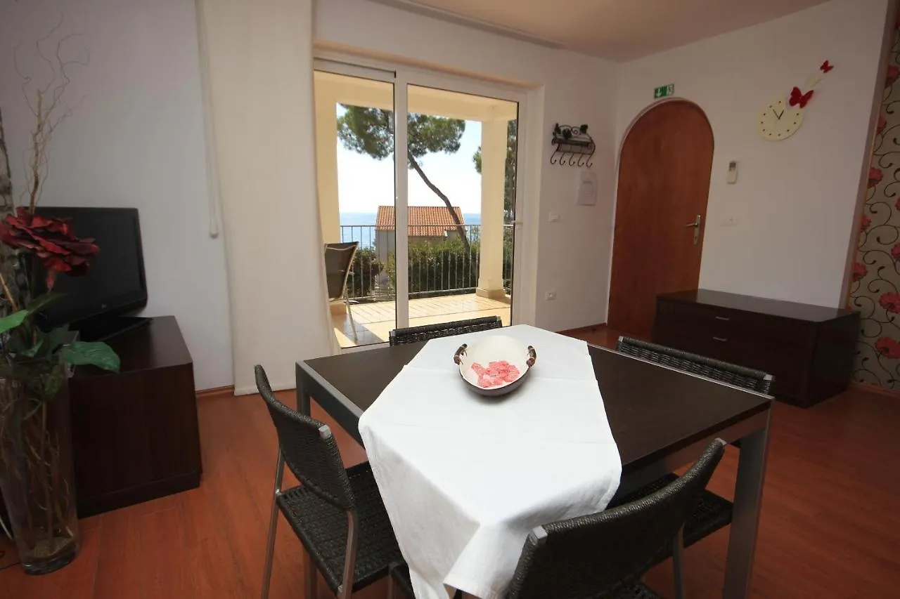 Apartments By The Sea Rovinj - 3373